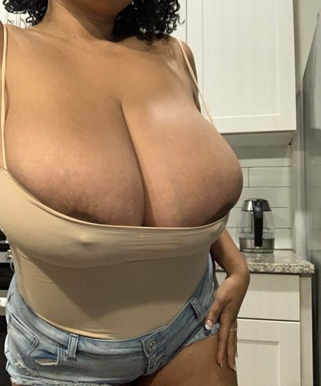 Nacktes geleaktes OnlyFans-Foto von Lailathebrat2