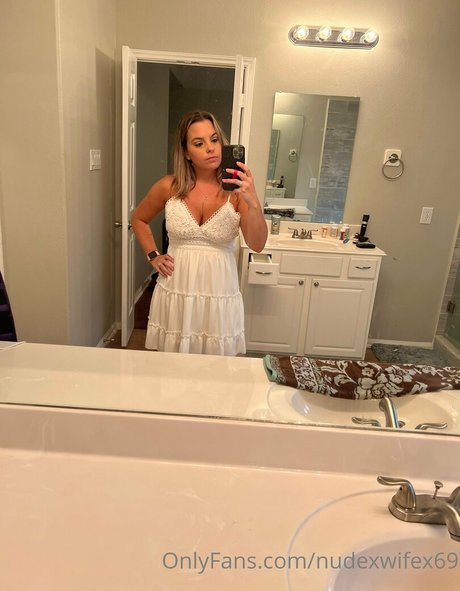 Nacktes geleaktes OnlyFans-Foto von Nudexwifex69