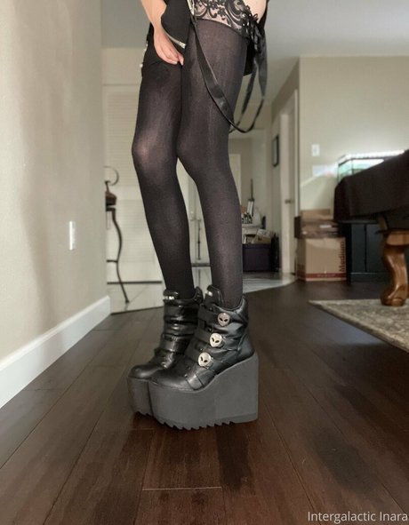 Nacktes geleaktes OnlyFans-Foto von Alieninara