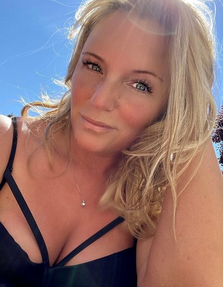 Nacktes geleaktes OnlyFans-Foto von Realelizajayne