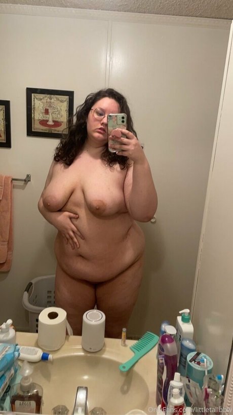 Nacktes geleaktes OnlyFans-Foto von Littletallbbw
