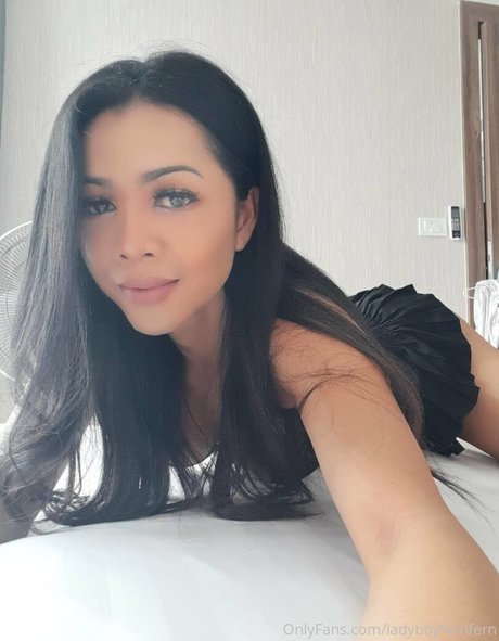 Nacktes geleaktes OnlyFans-Foto von Ladyboyfernfern