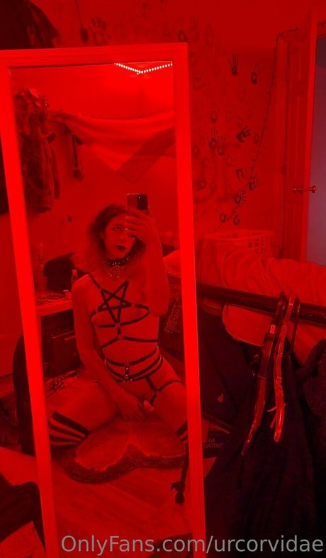 Nacktes geleaktes OnlyFans-Foto von Urcorvidae