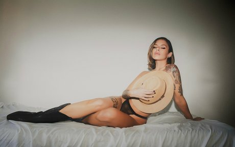 Nacktes geleaktes OnlyFans-Foto von Elabel