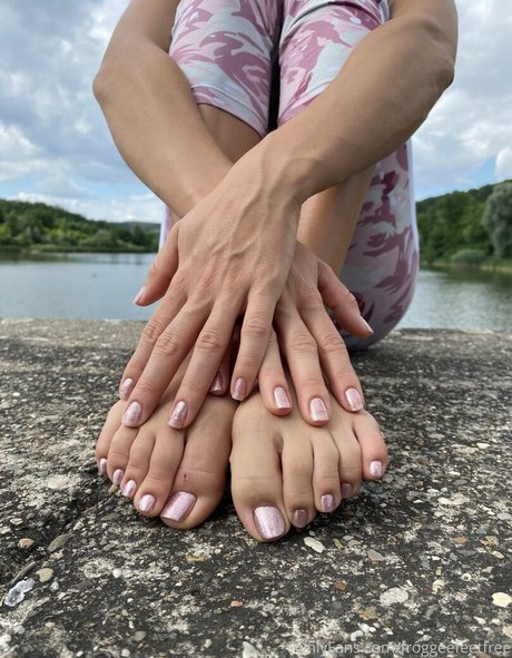 Froggeefeetfree