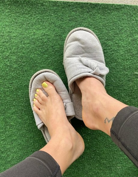 Nacktes geleaktes OnlyFans-Foto von Froggeefeetfree