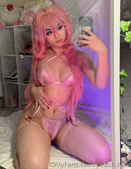 Nacktes geleaktes OnlyFans-Foto von Peachniko