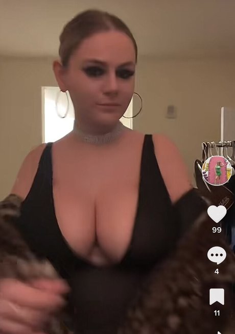 Nacktes geleaktes OnlyFans-Foto von Emily V