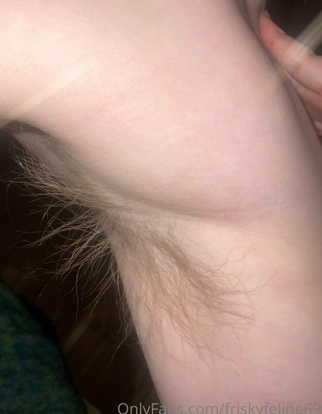 Nacktes geleaktes OnlyFans-Foto von Friskyfeline69