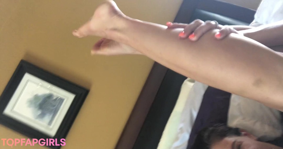 Nacktes geleaktes OnlyFans-Foto von Leah Gotti #1099