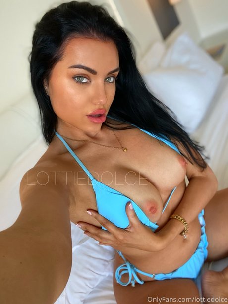Nacktes geleaktes OnlyFans-Foto von Lottie Dolce
