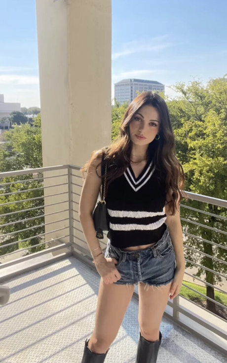 Nacktes geleaktes OnlyFans-Foto von Fernanda Santini