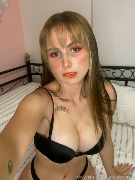 Nacktes geleaktes OnlyFans-Foto von Nuriacaldenteyy