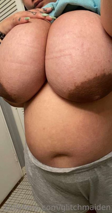 Nacktes geleaktes OnlyFans-Foto von Glitchmaiden