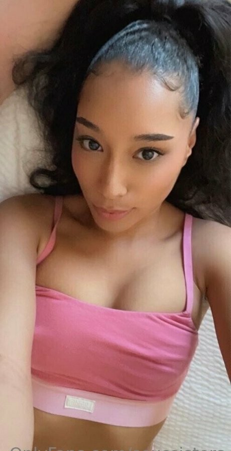 Nacktes geleaktes OnlyFans-Foto von Molly And Mia