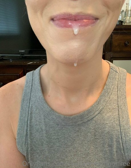Nacktes geleaktes OnlyFans-Foto von Reagannextdoorfree