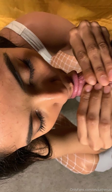 Nacktes geleaktes OnlyFans-Foto von Vivaathenax