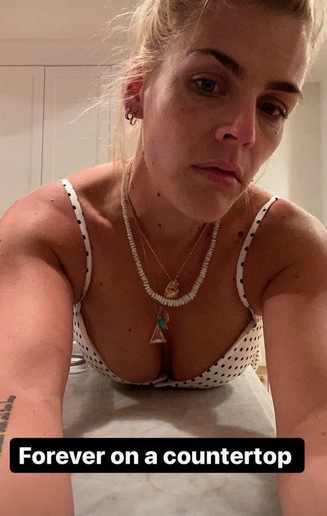 Nacktes geleaktes OnlyFans-Foto von Busy Philipps