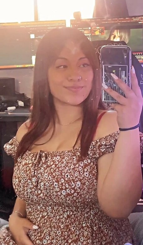 Nacktes geleaktes OnlyFans-Foto von Chao Perkovich