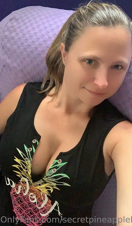 Nacktes geleaktes OnlyFans-Foto von Secretpineapplebabe