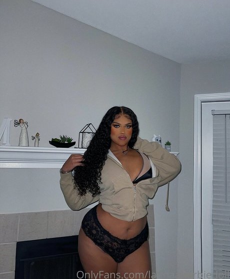 Nacktes geleaktes OnlyFans-Foto von Latinaabarbiedoll
