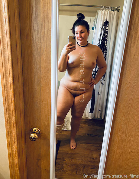 Nacktes geleaktes OnlyFans-Foto von Treasurefilms