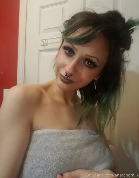 Nacktes geleaktes OnlyFans-Foto von Anarchomilk