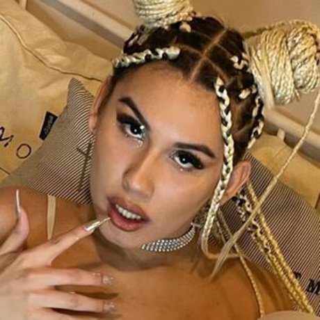 Nacktes geleaktes OnlyFans-Foto von Giuli Turns