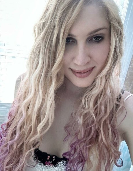 Nacktes geleaktes OnlyFans-Foto von Baby Blue