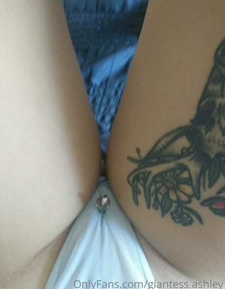 Nacktes geleaktes OnlyFans-Foto von Giantessashley
