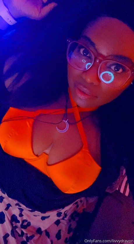 Nacktes geleaktes OnlyFans-Foto von Ohlivvynoir