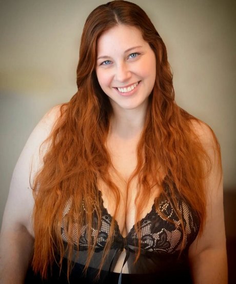 Nacktes geleaktes OnlyFans-Foto von Redheadanne