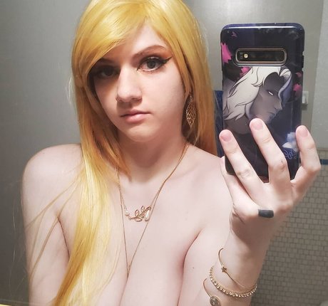 Nacktes geleaktes OnlyFans-Foto von Annonalfa