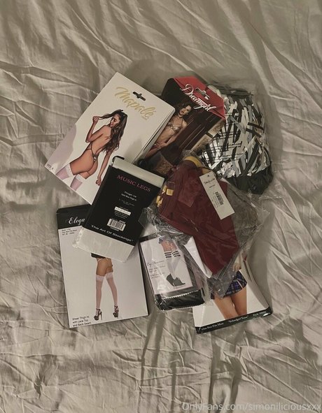 Simoniliciousxxx