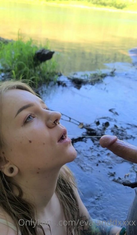 Nacktes geleaktes OnlyFans-Foto von Evaevergreene