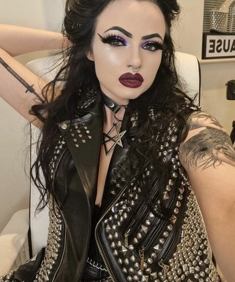 Nacktes geleaktes OnlyFans-Foto von Empress Poison