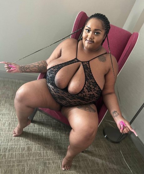 Nacktes geleaktes OnlyFans-Foto von Anyai The Saiyan