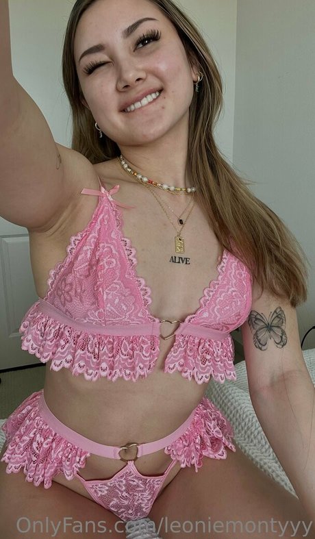 Nacktes geleaktes OnlyFans-Foto von Leoniemontyyy