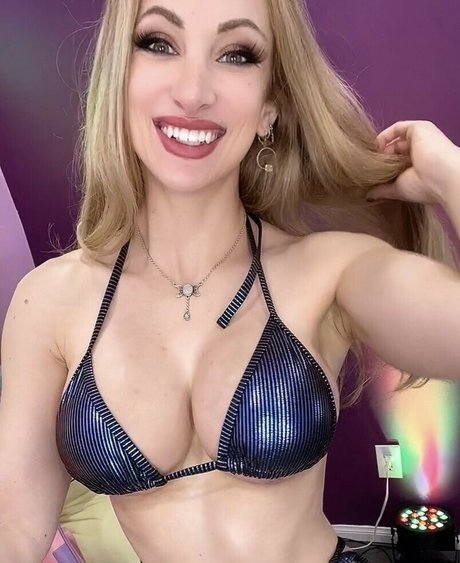 Nacktes geleaktes OnlyFans-Foto von Azura Cosplay
