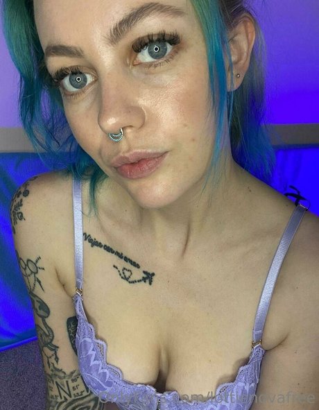Nacktes geleaktes OnlyFans-Foto von Lottienovafree