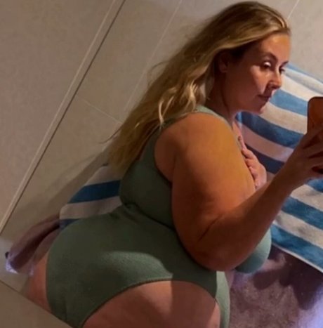 Nacktes geleaktes OnlyFans-Foto von Juiceefruitee