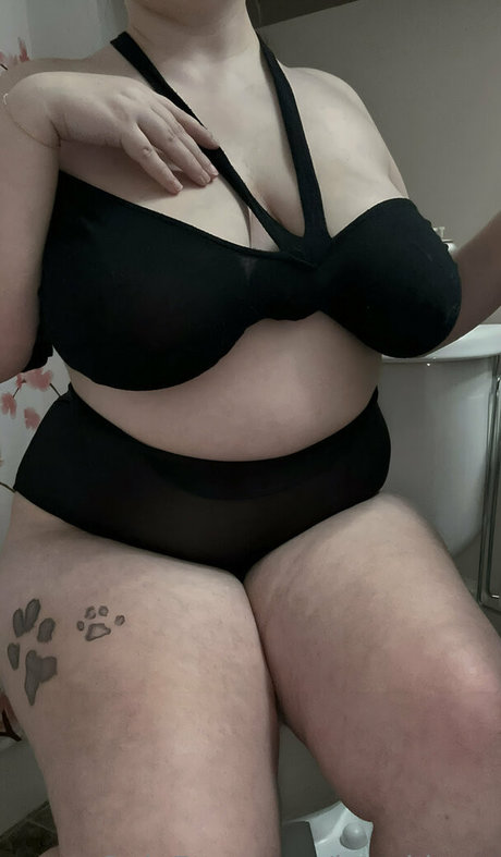 Nacktes geleaktes OnlyFans-Foto von Knotkitten