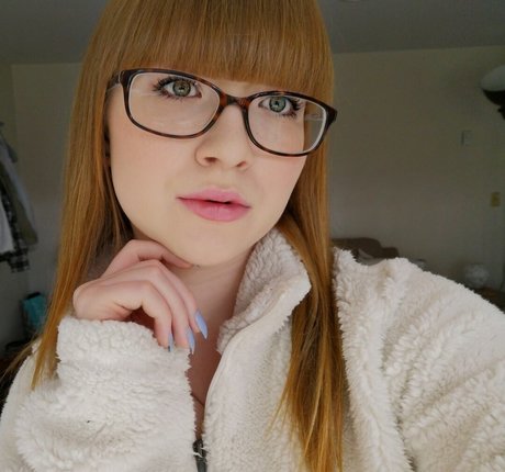 Nacktes geleaktes OnlyFans-Foto von Cutieredhead