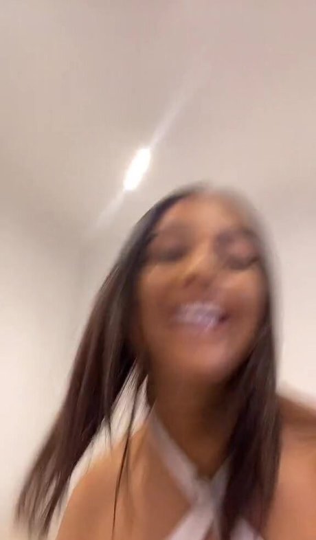 Nacktes geleaktes OnlyFans-Foto von Elizabeth Taylor