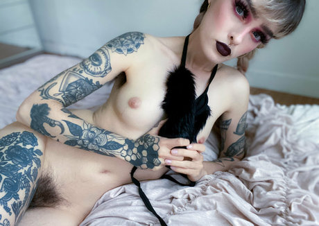 Nacktes geleaktes OnlyFans-Foto von Littlehollybeth