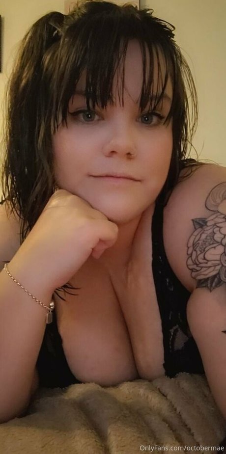 Nacktes geleaktes OnlyFans-Foto von Octobermae