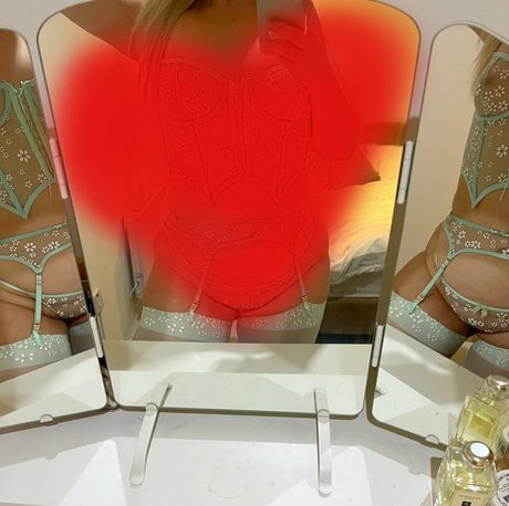 Nacktes geleaktes OnlyFans-Foto von Jessy Lou