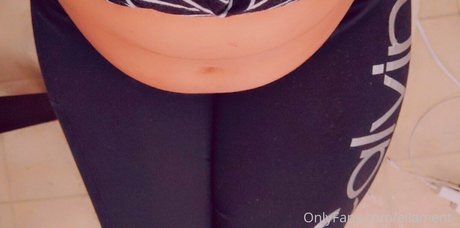 Nacktes geleaktes OnlyFans-Foto von Ellaeating
