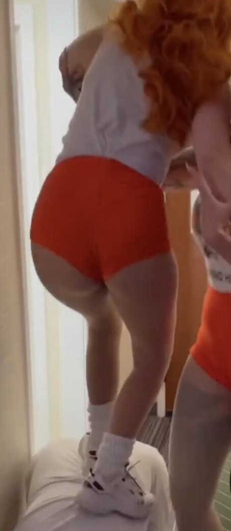 Nacktes geleaktes OnlyFans-Foto von Honeyrabbiit