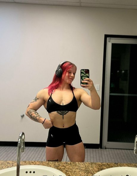 Nacktes geleaktes OnlyFans-Foto von Fitbycharlotte